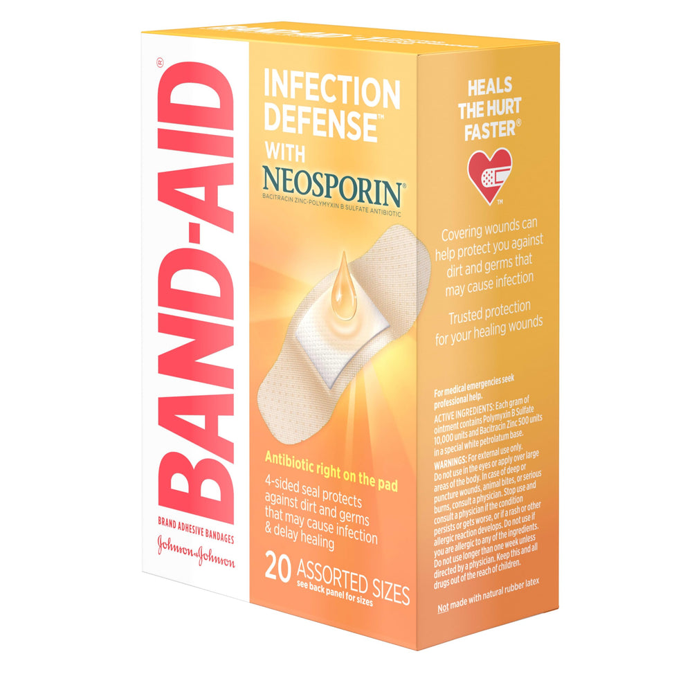 Band-Aid en un botiquín portátil listo para primeros auxilios cotidianos