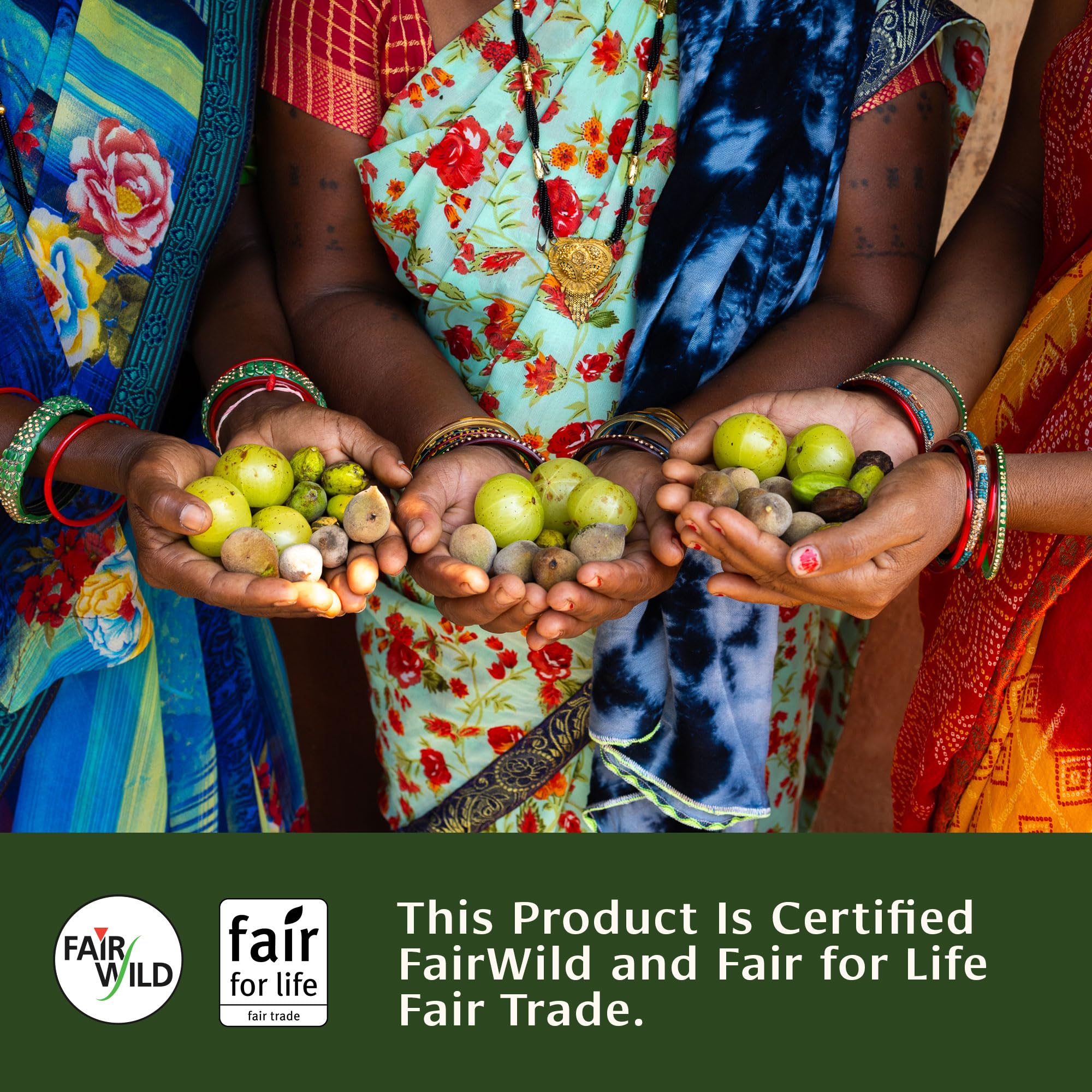 Frutas Amla, Haritaki y Bibhitaki junto a las tabletas Banyan Botanicals indicando origen tradicional y pureza