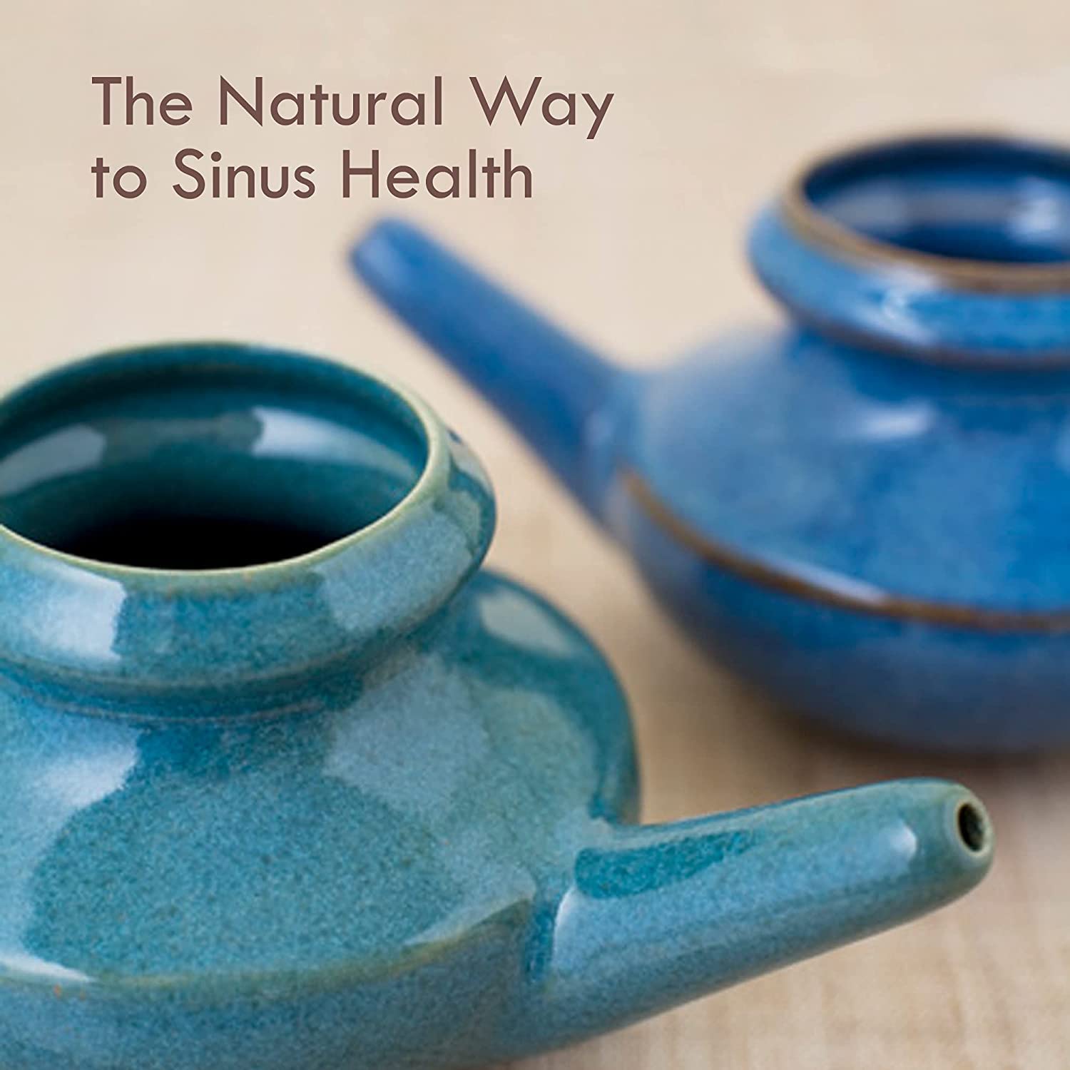 Baraka neti pot en baño minimalista mostrando beneficio de almacenamiento discreto