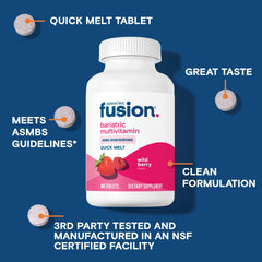 Bariatric Fusion tableta en mano para comparar tamaño y facilidad de ingestión