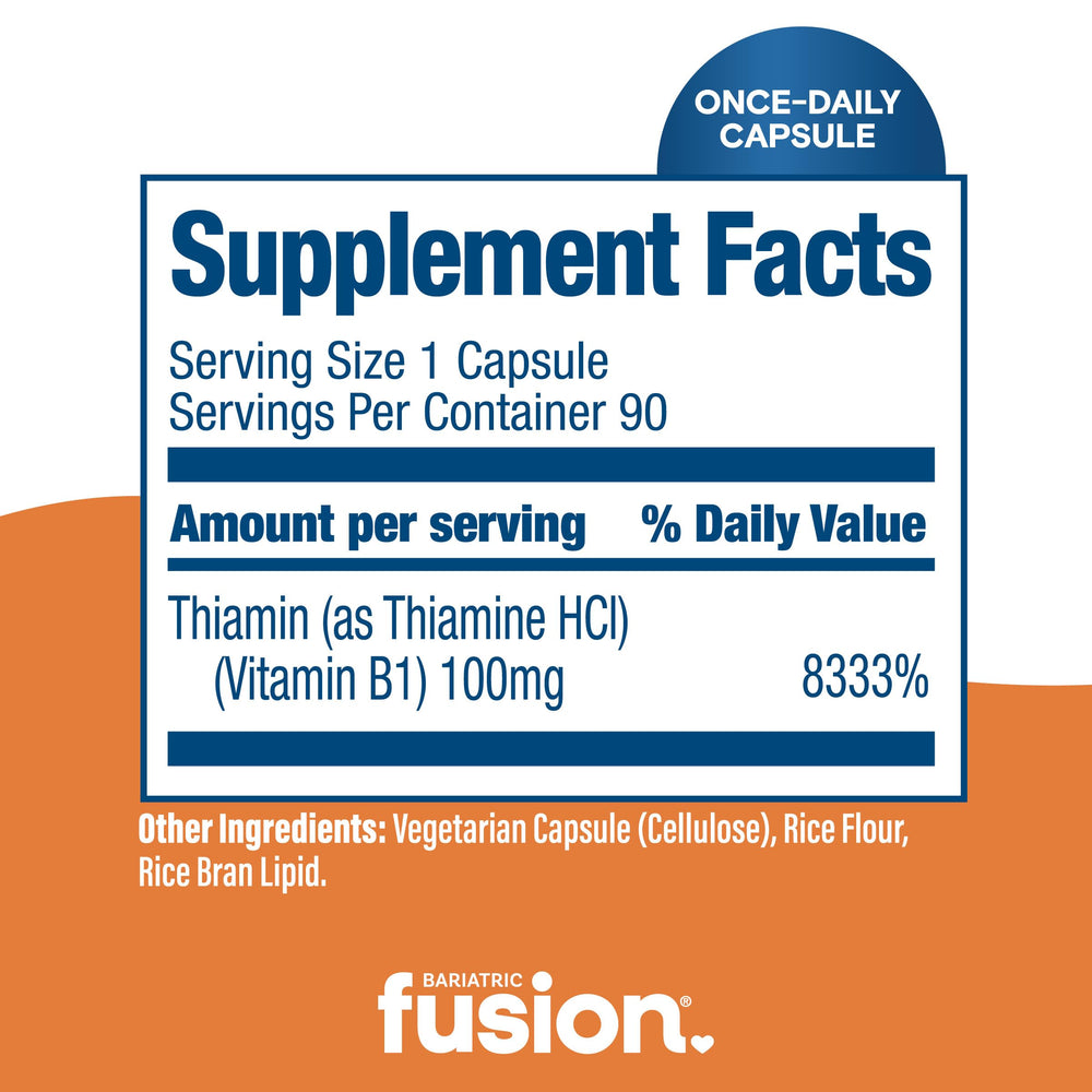 Bariatric Fusion cápsula en mano para comparar tamaño y facilidad de deglución