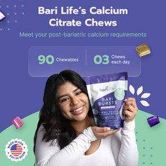 Bari Life persona sosteniendo masticable demostrando consumo sencillo