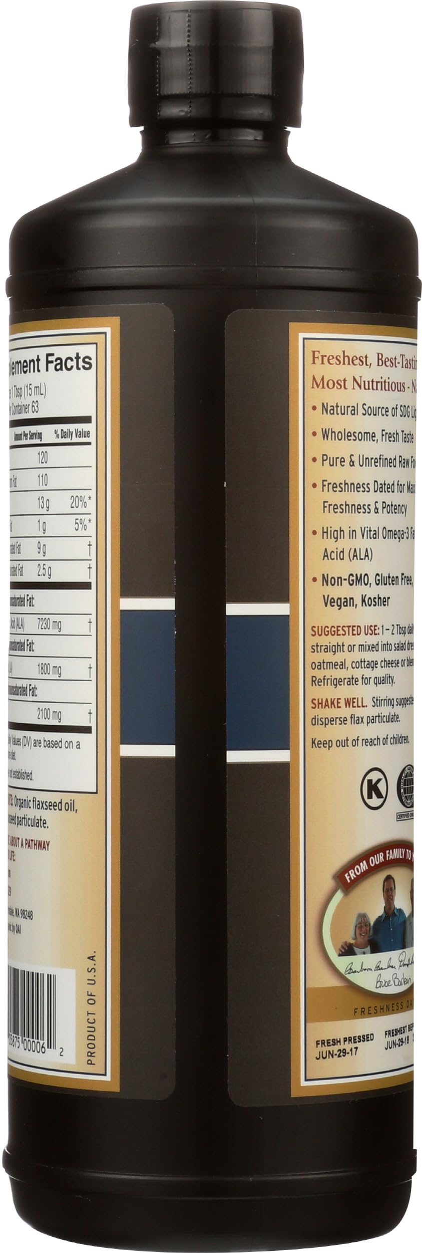 Barlean's vertiendo aceite en cuchara para añadir ALA fácilmente a recetas