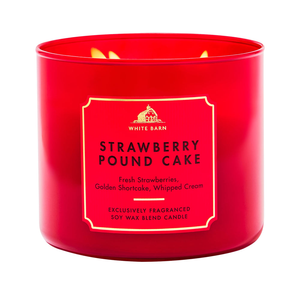 Bath & Body Works tarro frontal Strawberry Pound Cake mostrando diseño decorativo y aroma acogedor