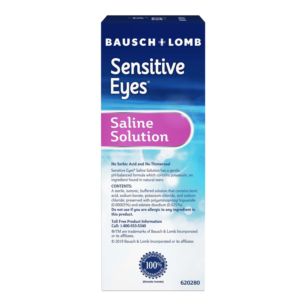 Escena doméstica con persona preparando lentes, Bausch + Lomb integrado en rutina