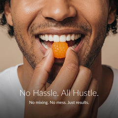 Frasco de BEAM sobre fondo naranja en ambiente lifestyle transmitiendo sabor y frescura