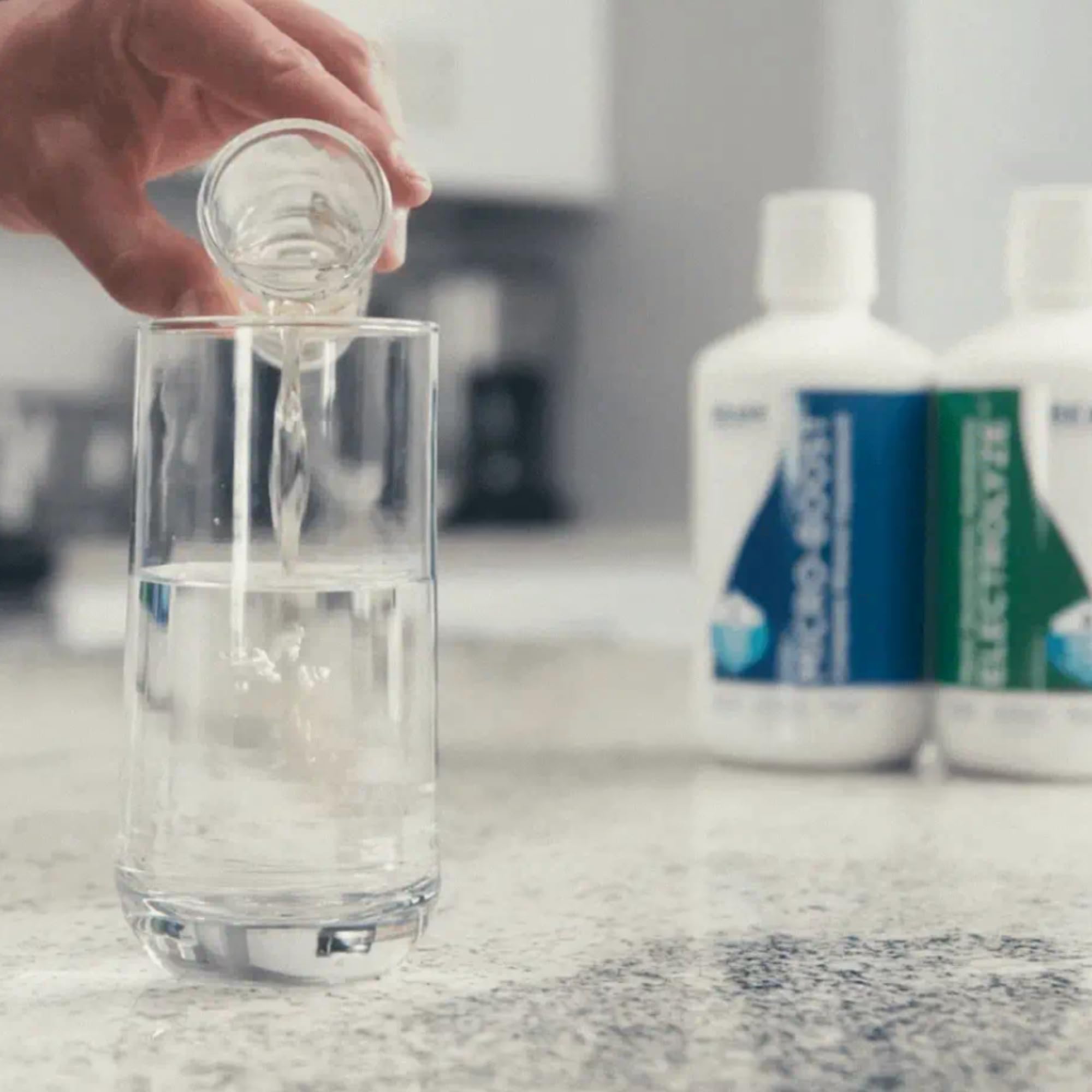 BEAM Minerals uso en cocina mezclado en botella reutilizable, cómodo