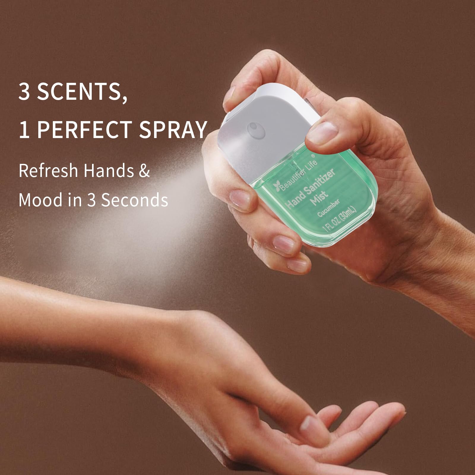 Beautifier Life uso en mano demostrando tamaño de bolsillo y comodidad