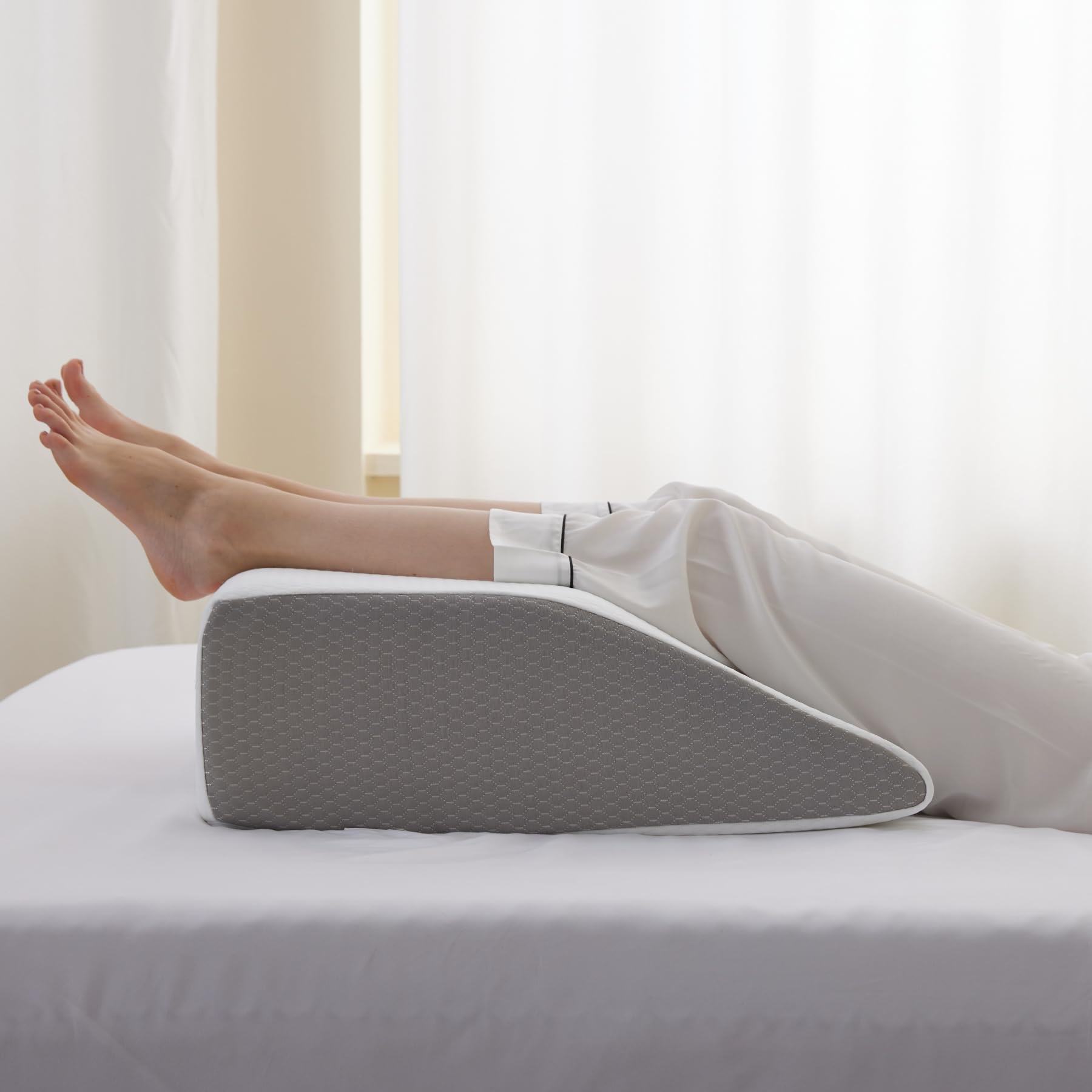 Bedluxe en ambiente dormitorio aporta soporte y estética moderna