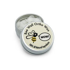 Bee Well persona sonriendo con brackets mostrando confort y confianza