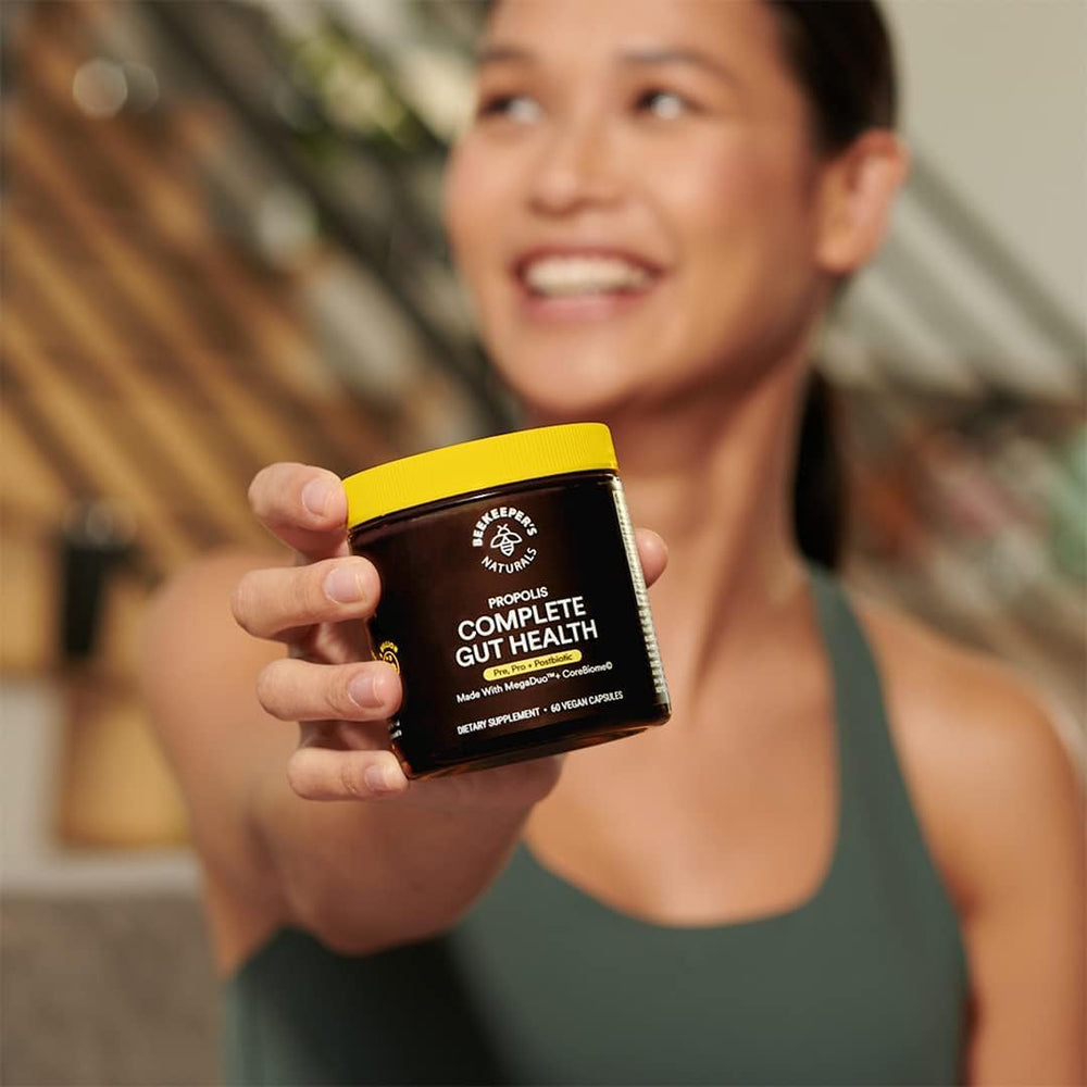 Beekeeper's Naturals etiqueta nutricional cerca para ver información clave