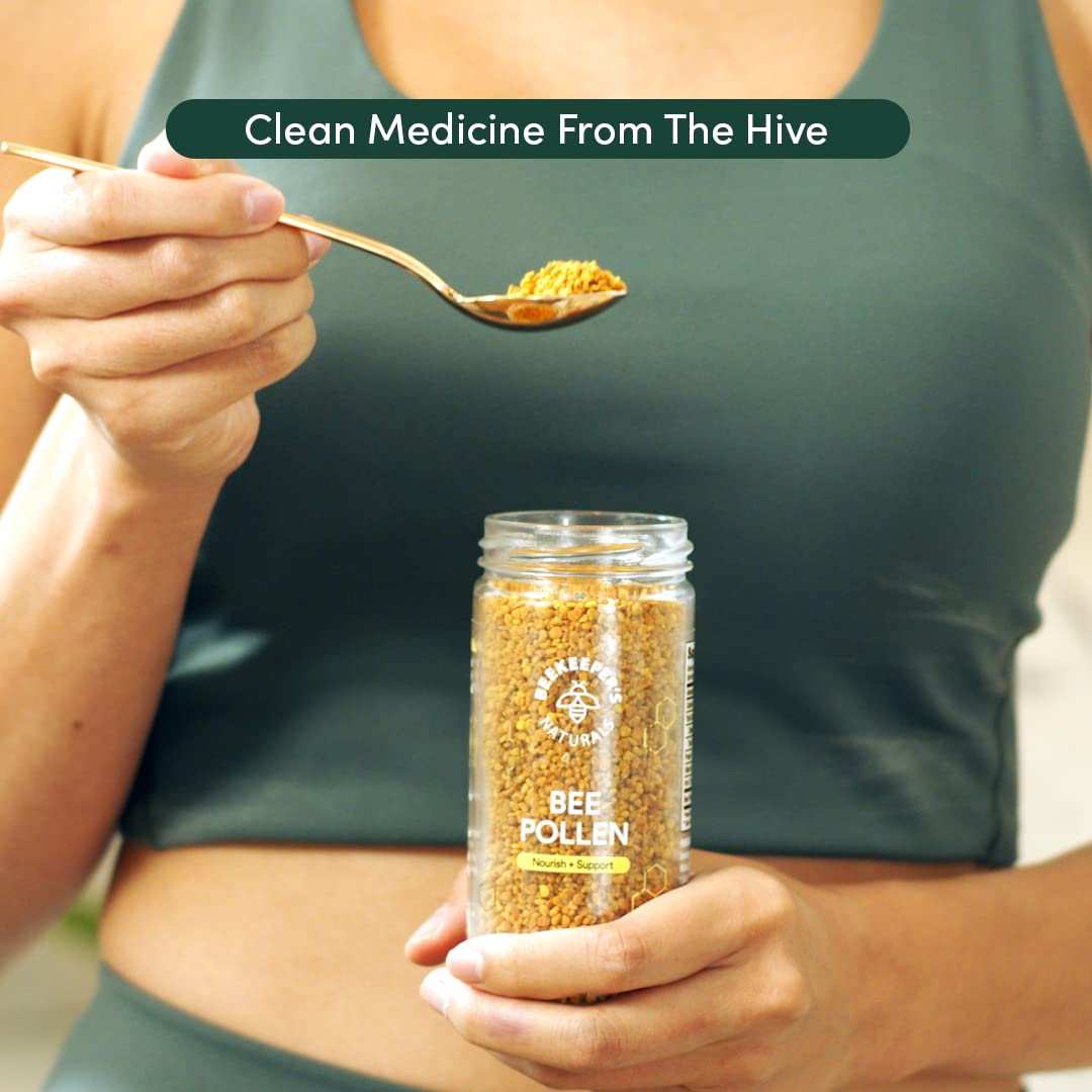Beekeeper's Naturals polen espolvoreado sobre yogur para un impulso nutritivo