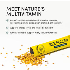 Beekeeper's Naturals stick pack en mano para comparar tamaño y facilitar consumo