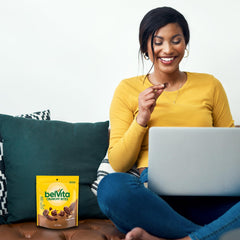 belVita bocados junto a una moneda para escala, tamaño porción claro