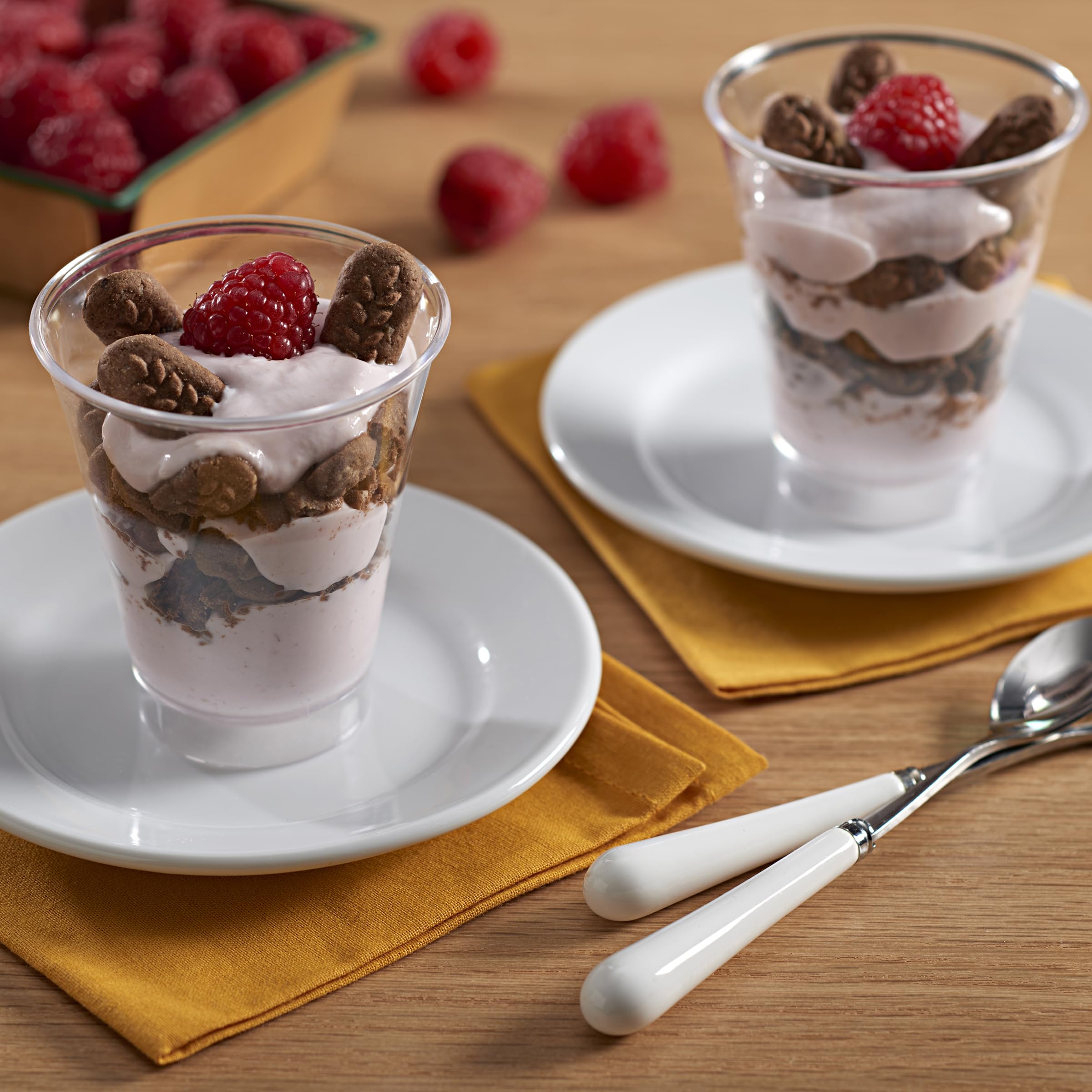 belVita dentro de una lonchera escolar junto a fruta, práctico para niños