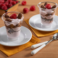 belVita dentro de una lonchera escolar junto a fruta, práctico para niños