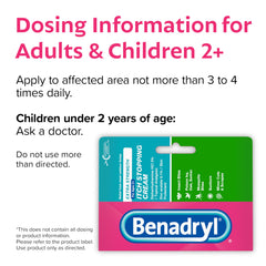 Benadryl tubo junto a mano para comparar tamaño y portabilidad