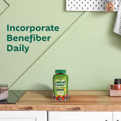 Gomitas Benefiber en mano para comparar escala y facilidad de consumo
