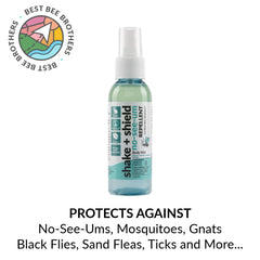 Best Bee Brothers aplicando spray en la playa para protección familiar al aire libre