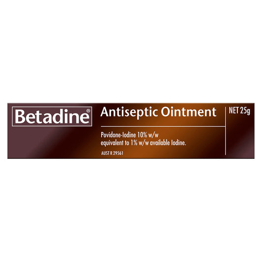 Primer plano de textura de Betadine pomada destacando consistencia y cobertura