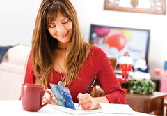 Better Office Products sobre blanco junto a tarjeta, combinación ideal para envío seguro