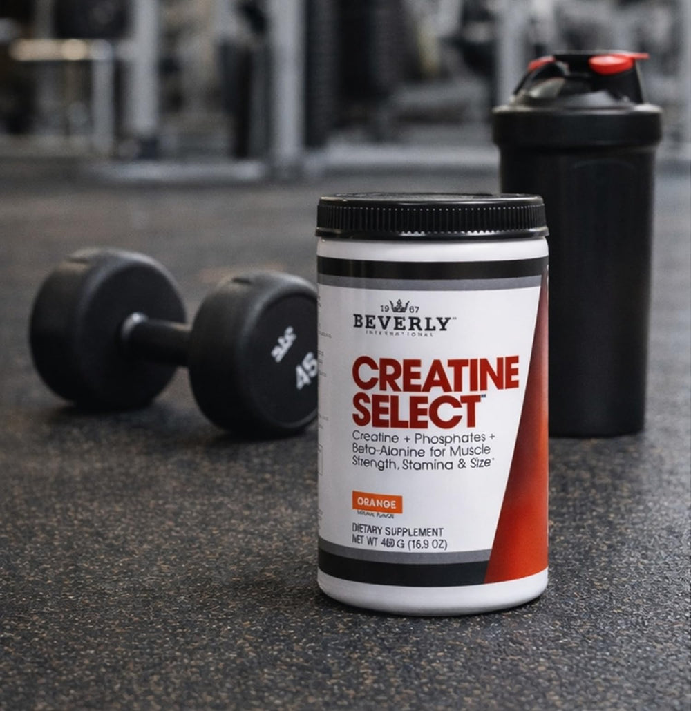 Beverly International Creatine Select bote junto a pesa para comparar tamaño del envase