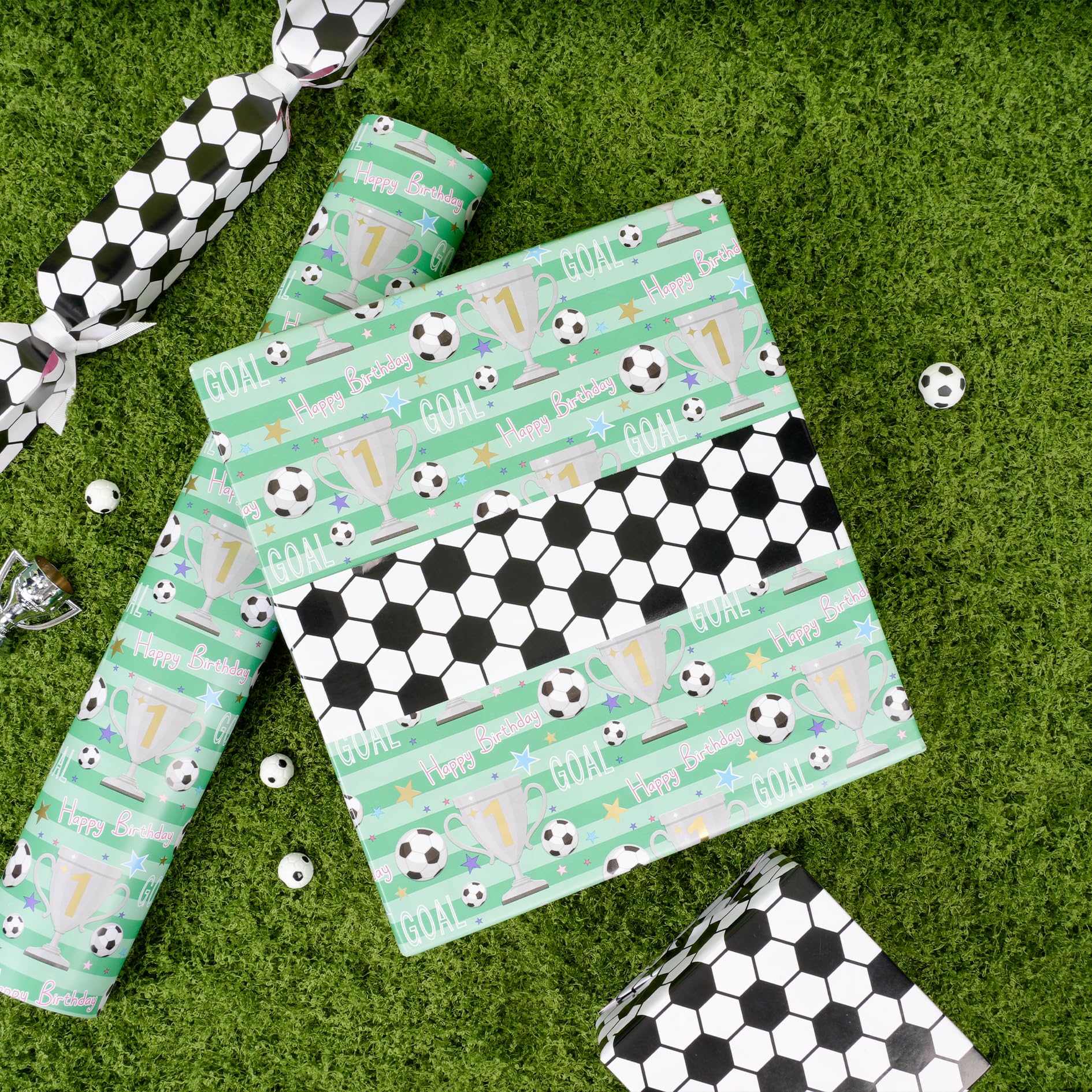 BIOBROWN detalle de la cara verde con balones y trofeos, decora regalos infantiles con energía
