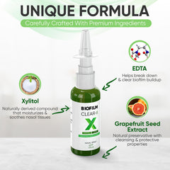 BioFilm Clear persona aplicando spray nasal demostrando uso diario sencillo