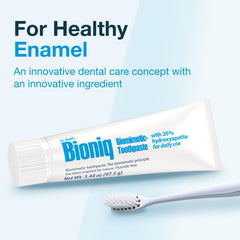 Pasta Bioniq en un cepillo demostrando uso y eficacia en la limpieza dental diaria
