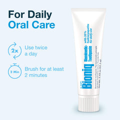 Tubo Bioniq 3.44 oz sobre mano para comparar tamaño y duración estimada