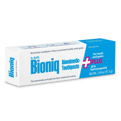 Escena de baño matutino con Bioniq mostrando rutina diaria y sensación de frescura