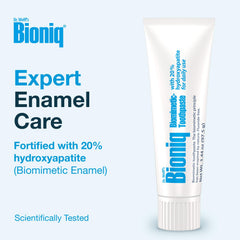 Detalle de la textura de la crema Bioniq para mostrar su consistencia y limpieza suave