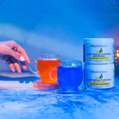 BIOptimizers polvo ya mezclado en vaso listo para beber antes de dormir