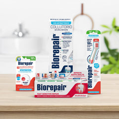 Biorepair en ambiente de baño entre productos resaltando cuidado bucal