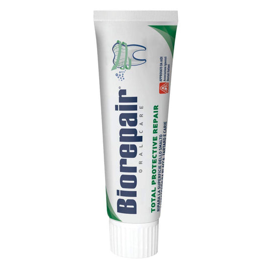 Primer plano textura de pasta Biorepair con microRepair que mejora esmalte