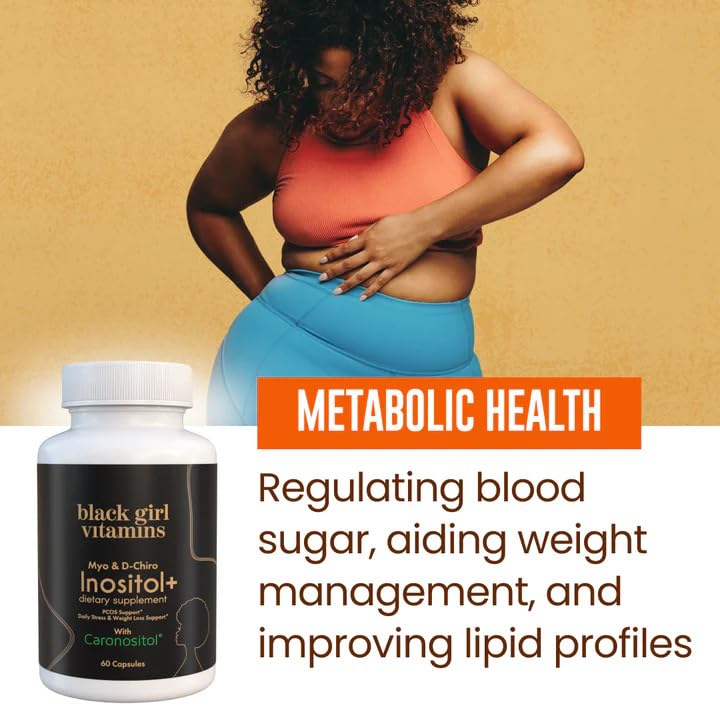 Black Girl Vitamins cápsulas en mano para comparar tamaño y dosificación