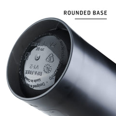 Boca ancha del BlenderBottle Classic V2 siendo rellenada con polvos y líquidos con comodidad
