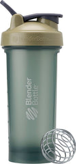 Boca ancha del BlenderBottle facilitando añadir polvos y frutas rápidamente