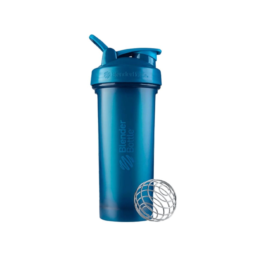 Boquilla abierta de la BlenderBottle con SpoutGuard mostrando higiene y facilidad de uso