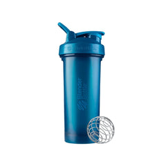 Boquilla abierta de la BlenderBottle con SpoutGuard mostrando higiene y facilidad de uso