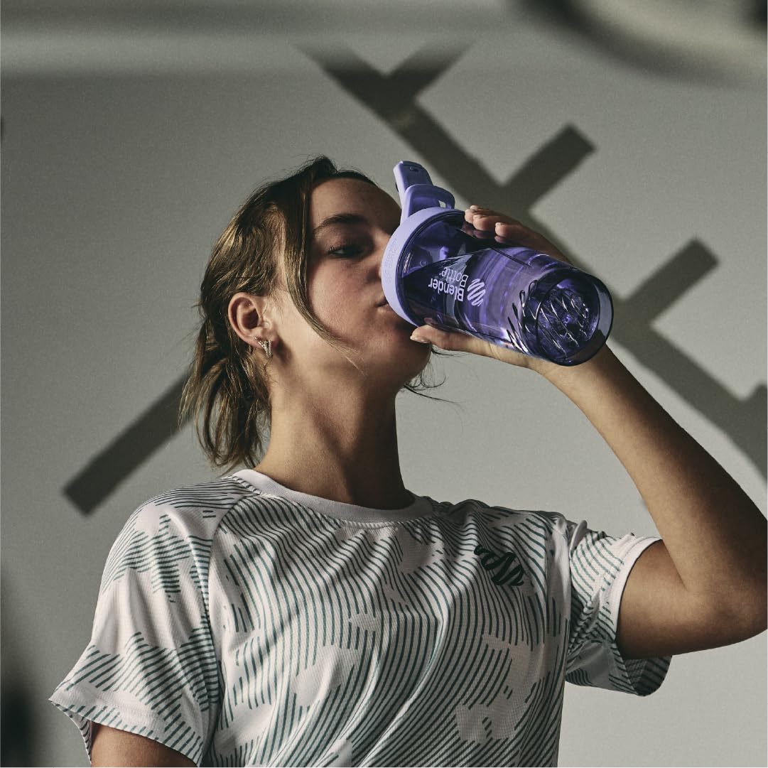 BlenderBottle primer plano del seguro deslizante y botón antidesprendimiento