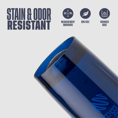 BlenderBottle en uso en gimnasio mostrando facilidad de apertura y transporte