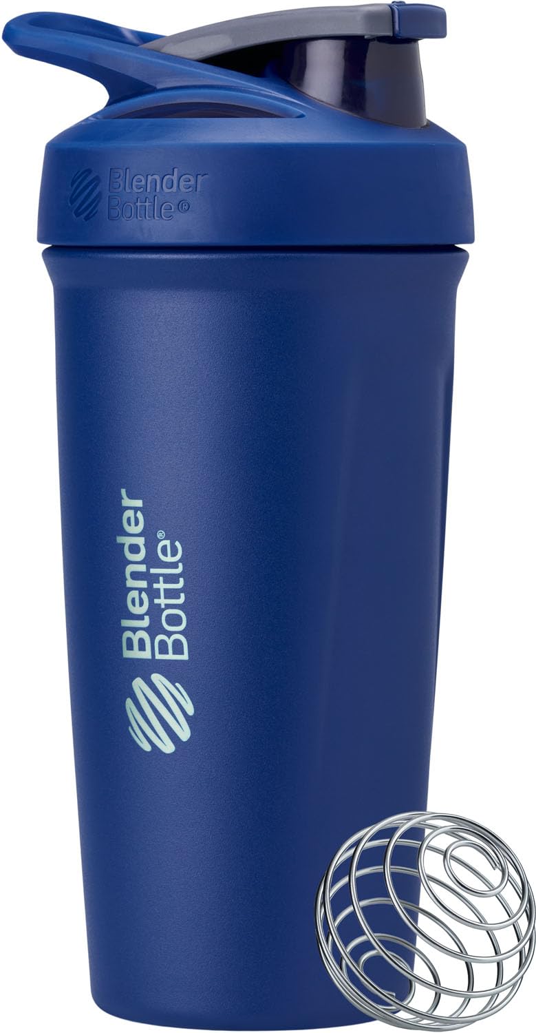 BlenderBottle en uso en gimnasio manteniendo bebida fría y sin derrames durante el entrenamiento