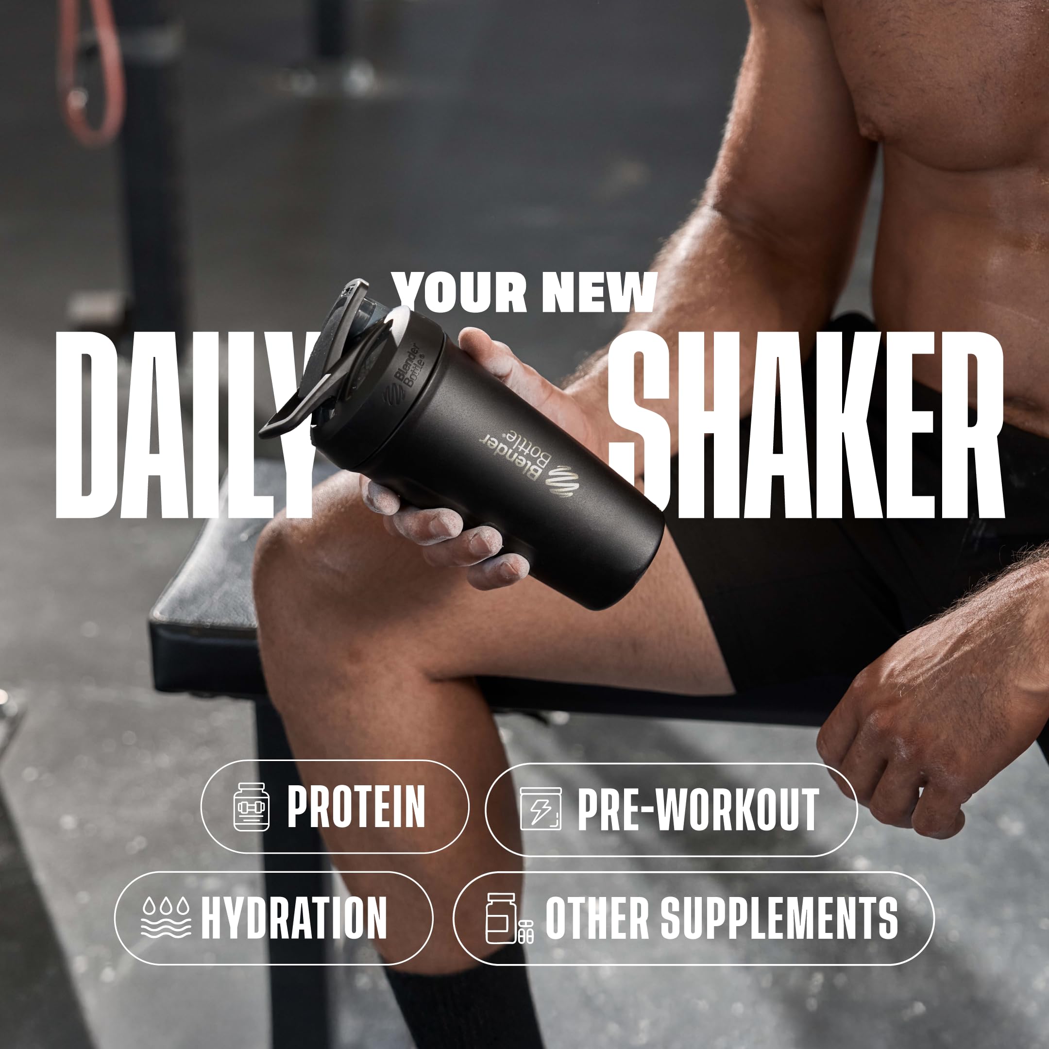 BlenderBottle junto a botella estándar para comparar tamaño de 24 oz