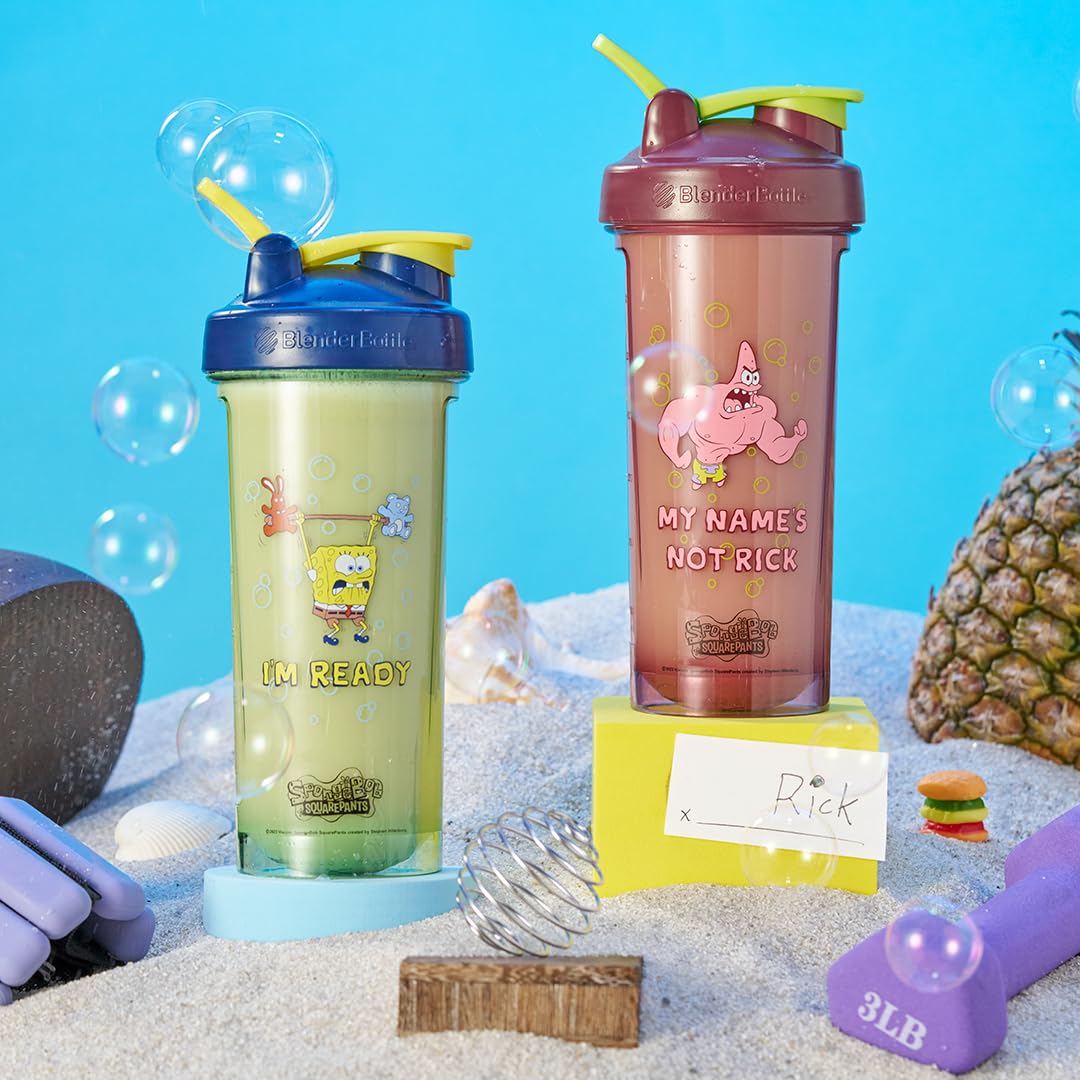 Comparación de tamaño de la BlenderBottle Pro28 para ver capacidad y escala