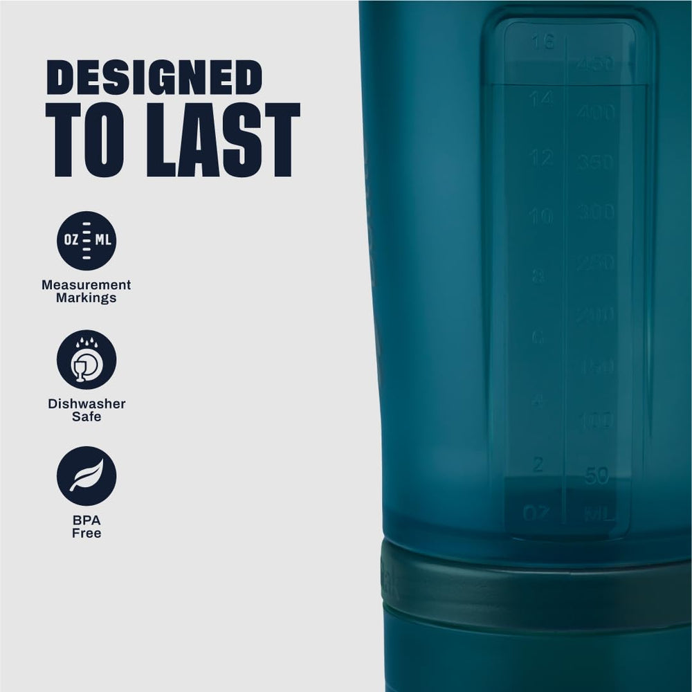 Usuario en gimnasio usando BlenderBottle ProStak para mezclar proteína y entrenar mejor
