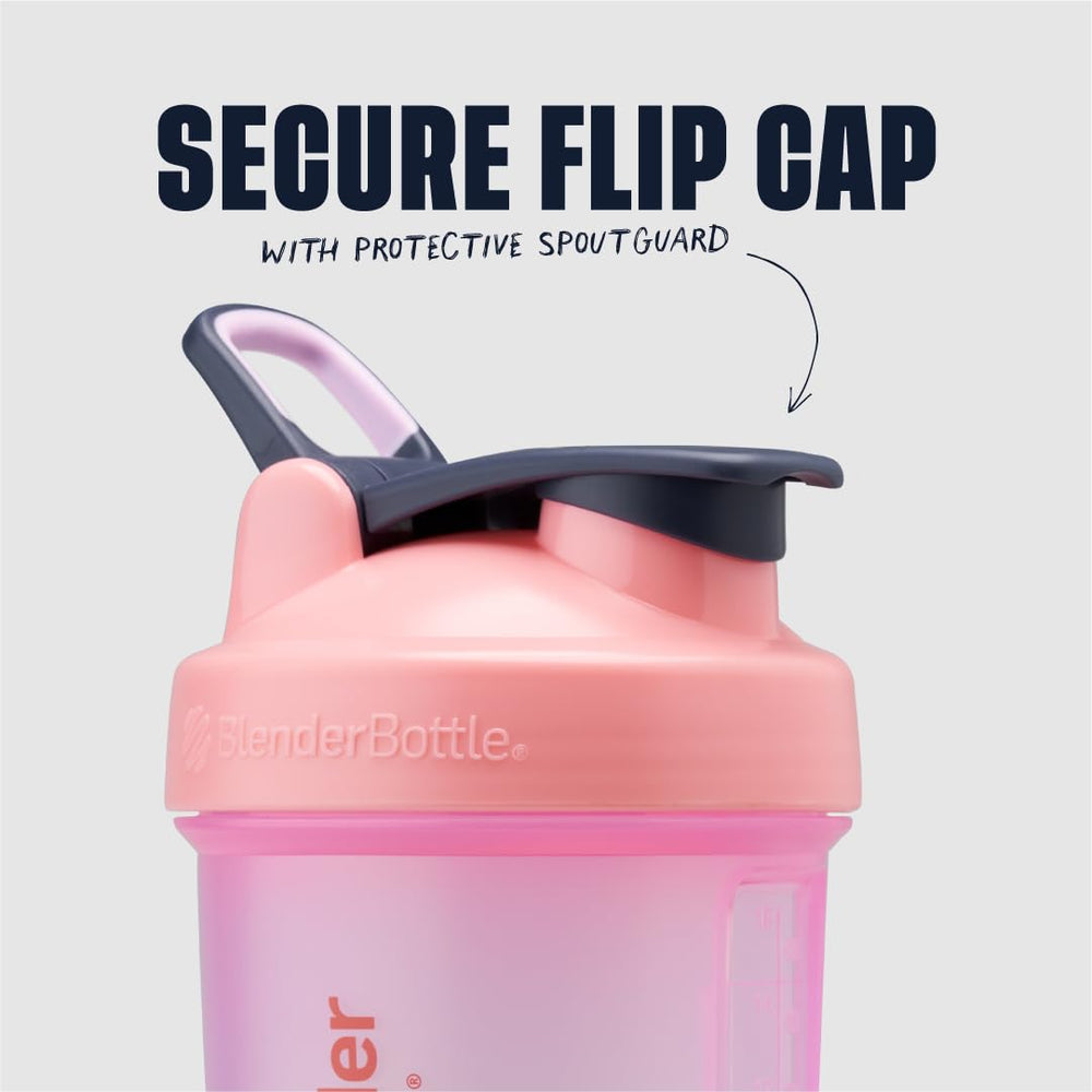 BlenderBottle close-up de la BlenderBall mezcladora para batidos sin grumos