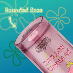 BlenderBottle en uso agitando batido con BlenderBall visible, BlenderBottle garantiza mezcla homogénea