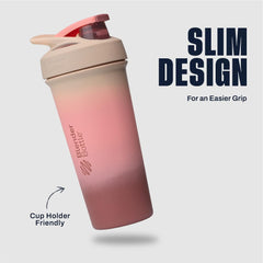 BlenderBottle Strada Sleek en gimnasio mezclando batido sin derrames