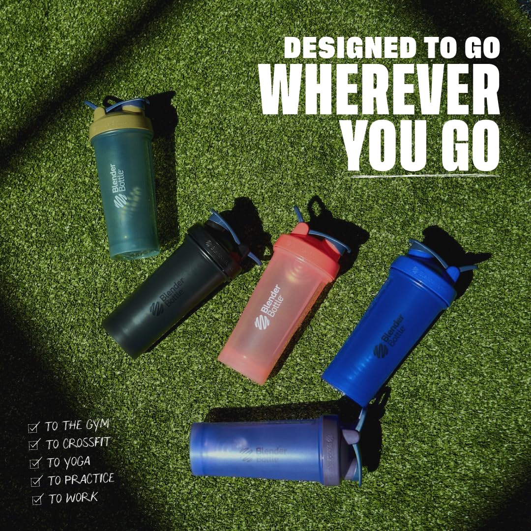 BlenderBottle en uso en gimnasio mostrando facilidad de transporte y mezcla rápida